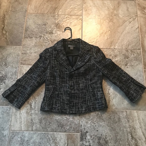 Ann Taylor Jackets & Blazers - Ann Taylor Cropped Tweed Blazer Size 2